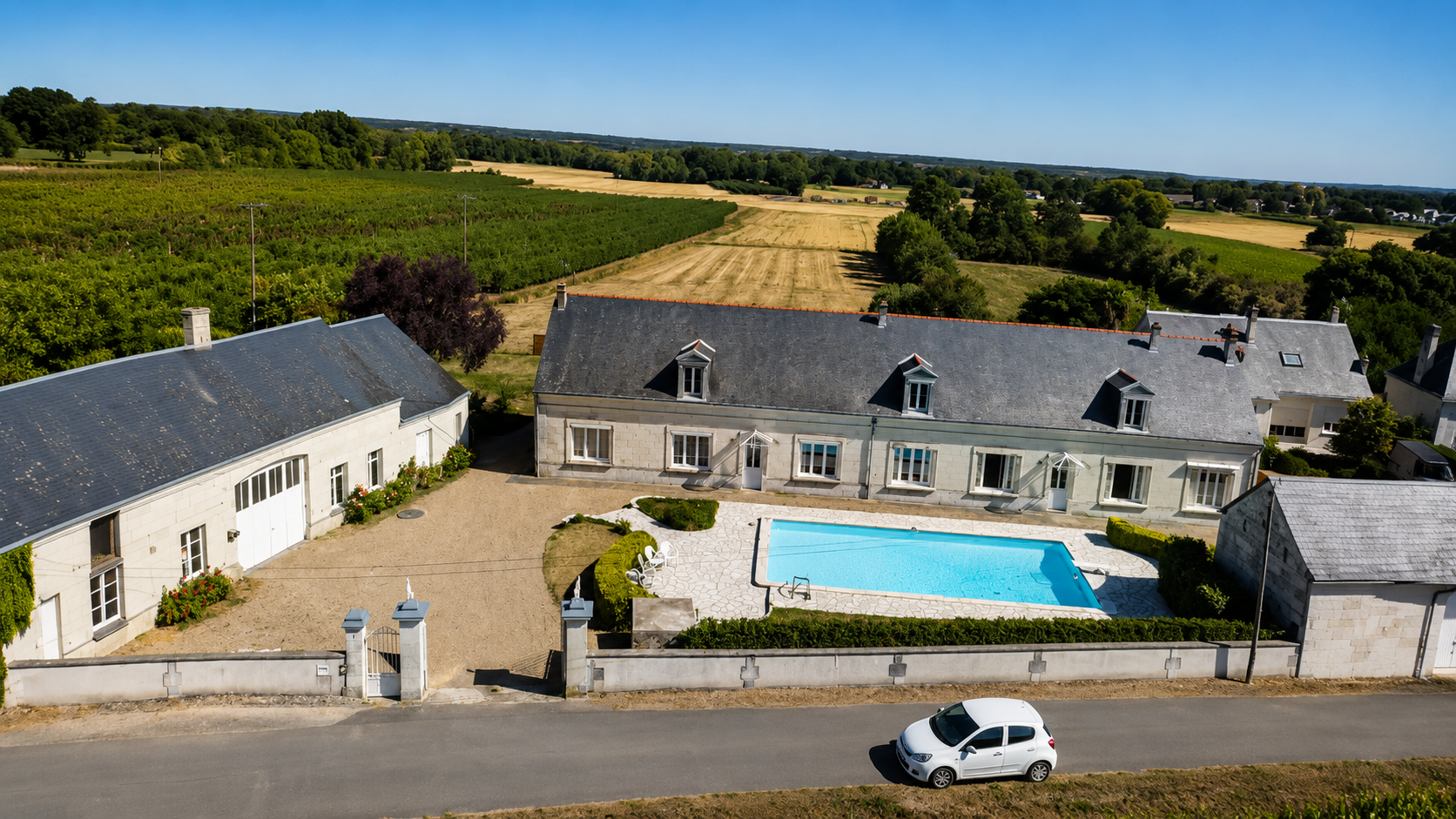 Grande propriété avec deux habitations, piscine et dépendanc