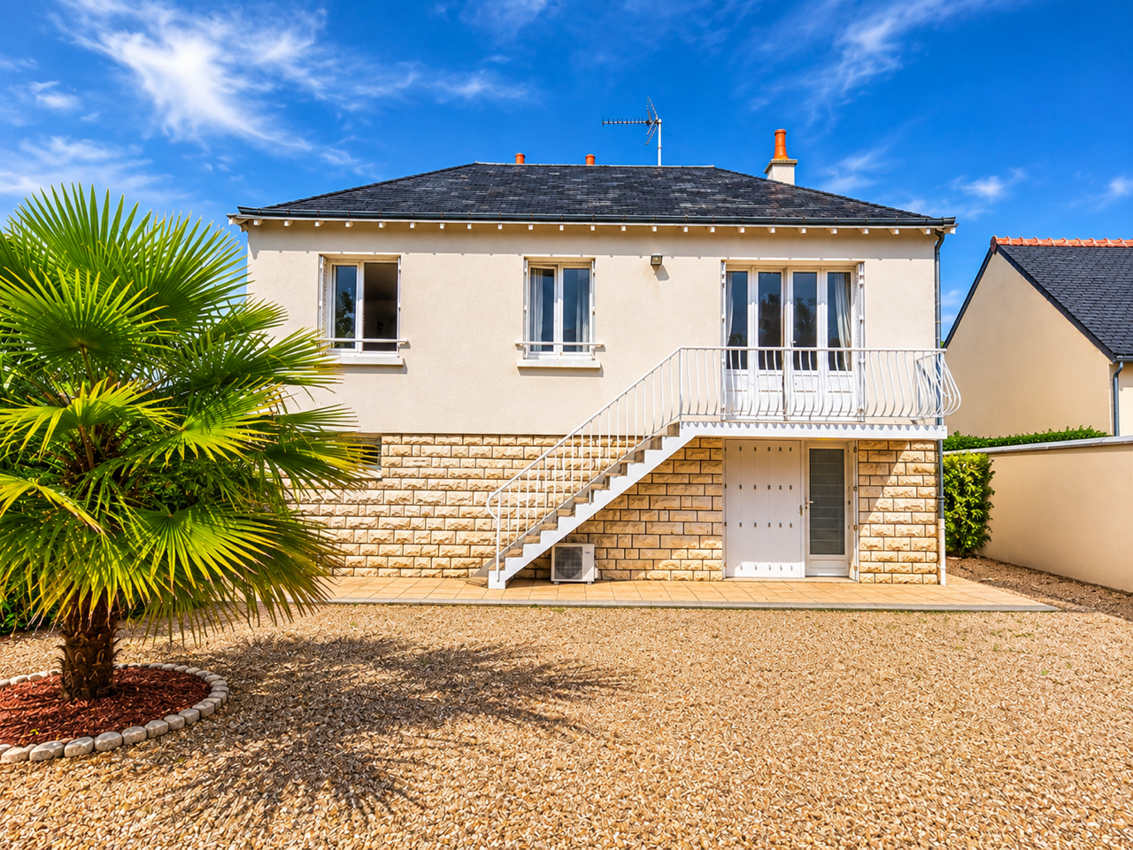 Maison avec studio indépendant et dépendances