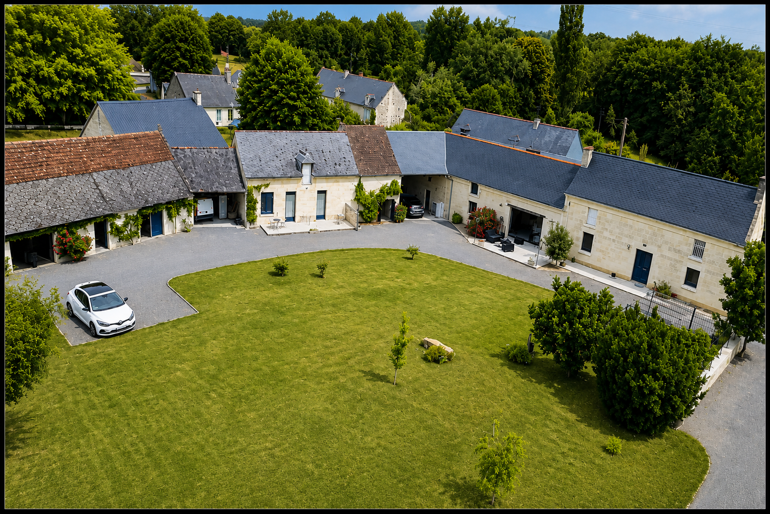 CORPS DE BATIMENTS AVEC GITES